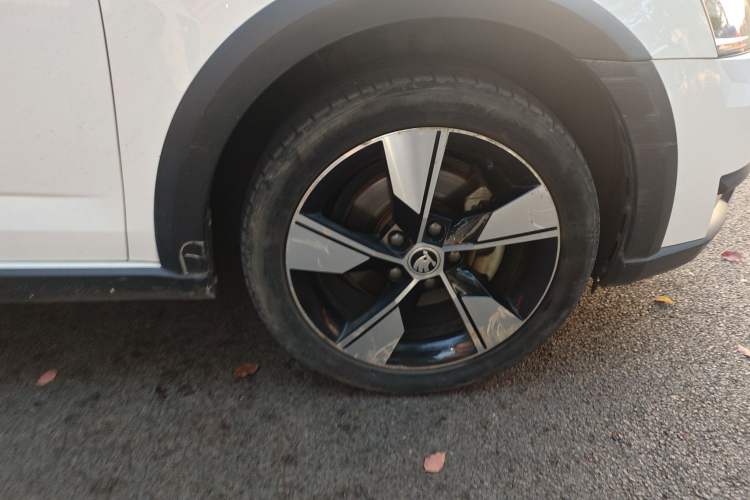 Used Skoda Octavia 2019 TSI280 DSG Luxury Edition Station Wagon China VI Standard Right Front Wheel Hub