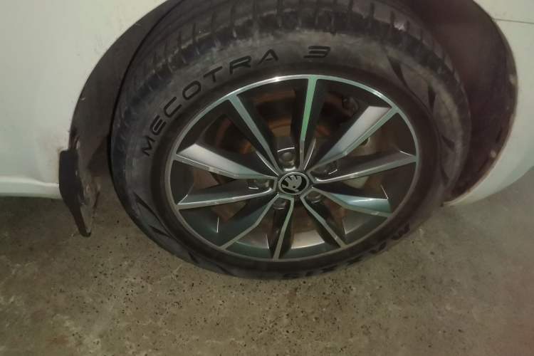 Used Skoda Octavia 2019 1.5L Automatic SmartDrive Comfort Edition China VI Standard Right Front Wheel Hub