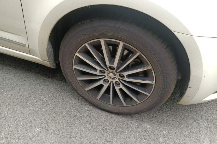 Used Skoda Octavia 2019 1.5L Automatic Smart Drive Luxury Edition China VI Standard Right Front Wheel Hub
