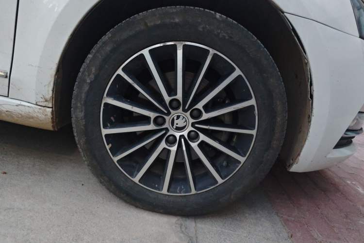 Used Skoda Octavia 2019 TSI230 DSG SmartDrive Luxury Edition China VI Right Front Wheel Hub
