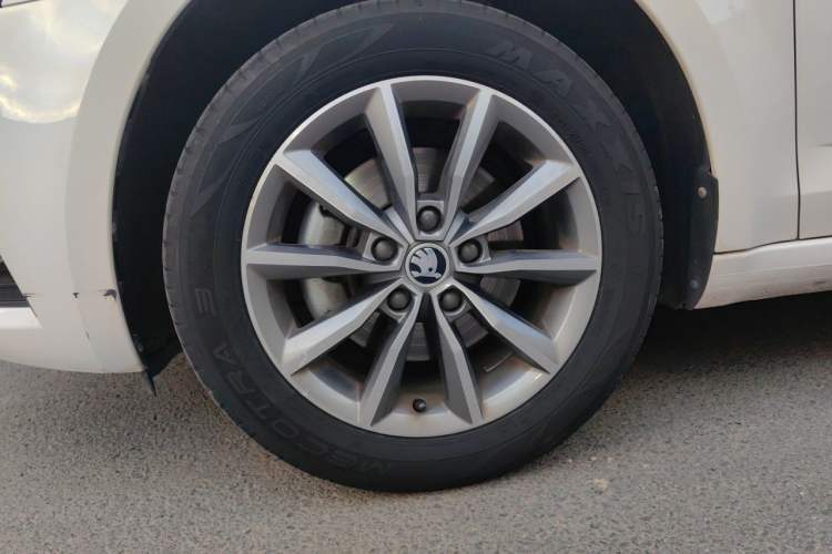 Used Skoda Octavia 2019 1.5L Automatic SmartDrive Comfort Edition China V Standard Right Front Wheel Hub