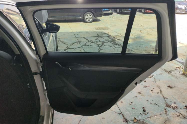 Used Skoda Octavia 2019 TSI280 DSG Flagship Wagon China VI Standard Right Rear Door Interior