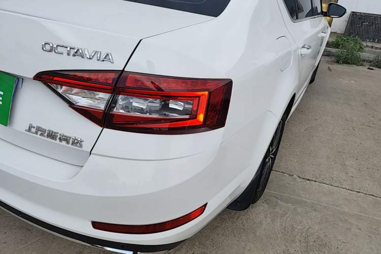 Used Skoda Octavia 2019 TSI230 DSG Luxury Edition Right Rear Taillight