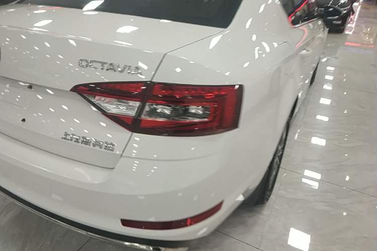 Used Skoda Octavia 2019 1.5L Automatic Comfort Edition Right Rear Taillight