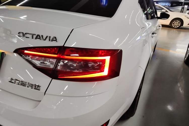 Used Skoda Octavia 2019 TSI230 DSG Luxury Edition Right Rear Taillight