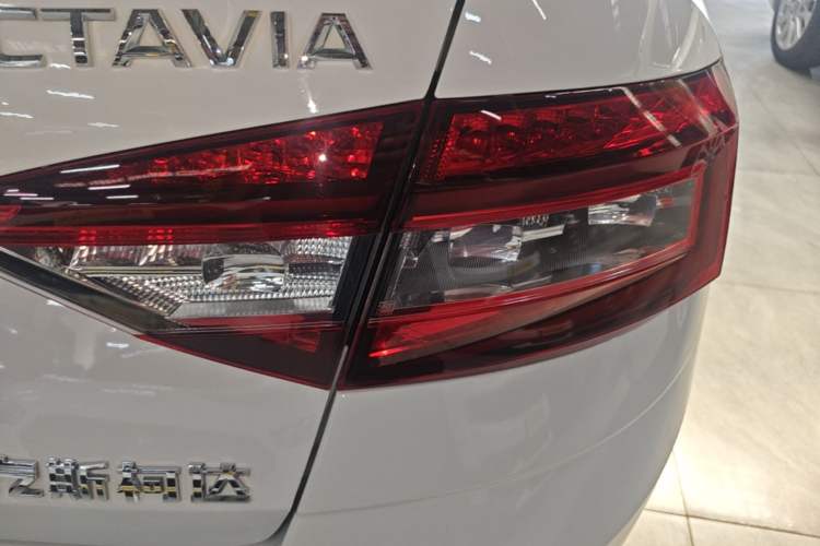 Used Skoda Octavia 2019 1.5L Automatic Comfort Edition Right Rear Taillight