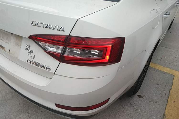 Used Skoda Octavia 2019 TSI230 DSG Luxury Edition Right Rear Taillight