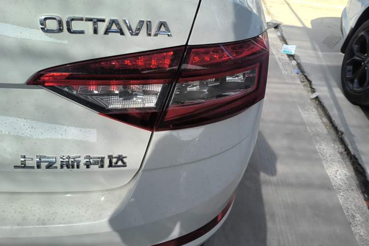 Used Skoda Octavia 2019 1.5L Automatic Comfort Edition Right Rear Taillight