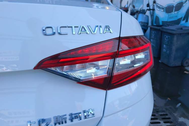 Used Skoda Octavia 2019 TSI230 DSG Luxury Edition Right Rear Taillight