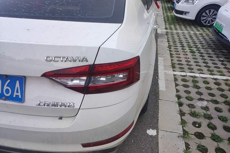 Used Skoda Octavia 2019 1.5L Automatic Luxury Edition Right Rear Taillight