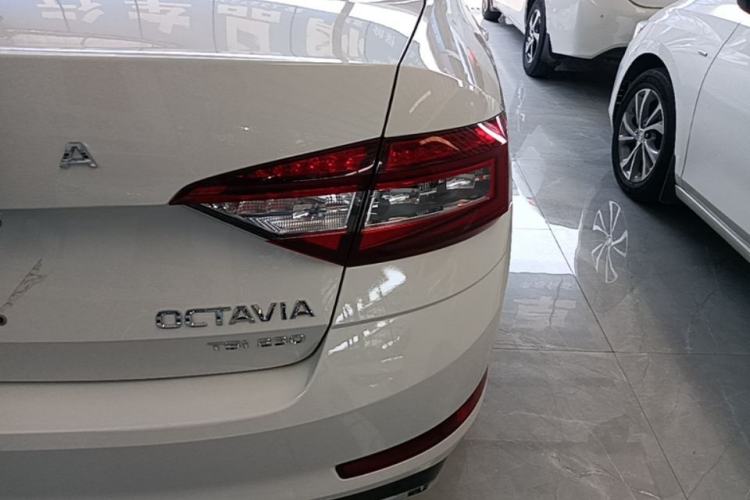 Used Skoda Octavia 2019 TSI230 DSG SmartDrive Luxury Edition China V Standard Right Rear Taillight