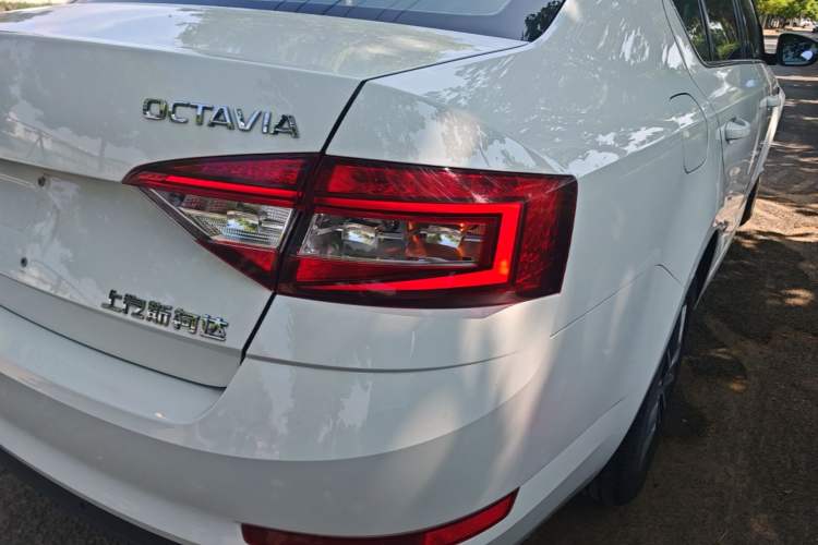 Used Skoda Octavia 2019 1.5L Automatic Comfort Edition Right Rear Taillight