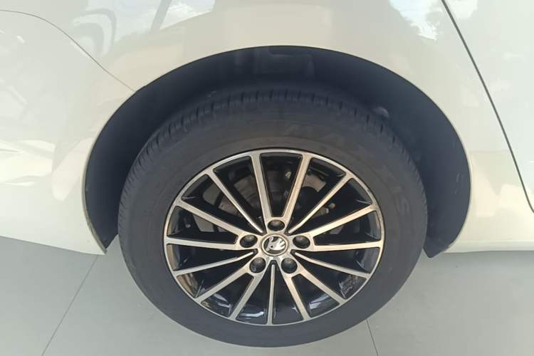 Used Skoda Octavia 2019 1.5L Automatic Luxury Edition Right Rear Wheel Hub