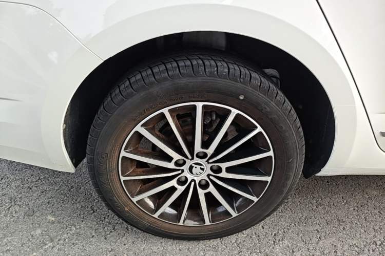Used Skoda Octavia 2019 TSI230 DSG Luxury Edition Right Rear Wheel Hub