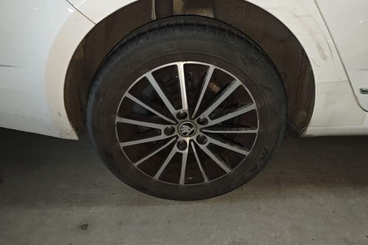Used Skoda Octavia 2019 TSI230 DSG SmartDrive Luxury Edition China VI Right Rear Wheel Hub