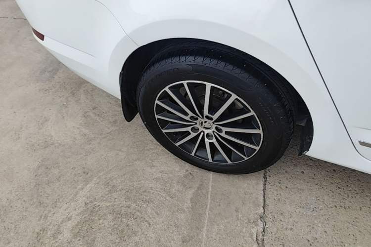 Used Skoda Octavia 2019 TSI230 DSG Luxury Edition Right Rear Wheel Hub