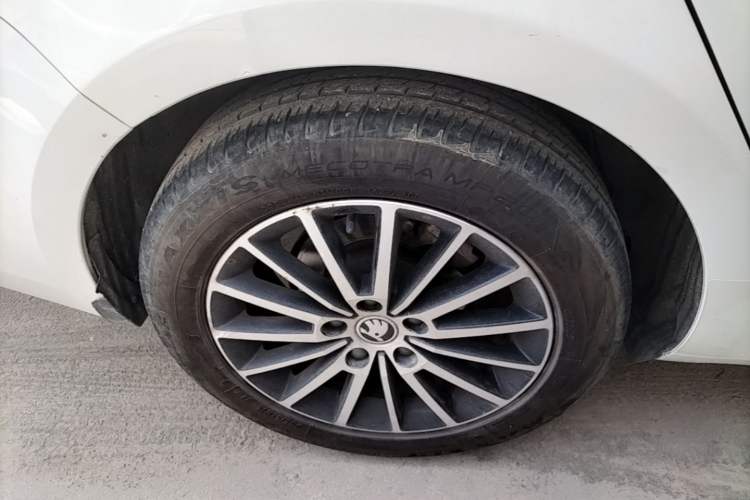 Used Skoda Octavia 2019 1.5L Automatic Smart Drive Luxury Edition China VI Standard Right Rear Wheel Hub