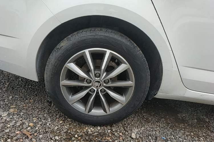 Used Skoda Octavia 2019 1.5L Automatic SmartDrive Comfort Edition China VI Standard Right Rear Wheel Hub