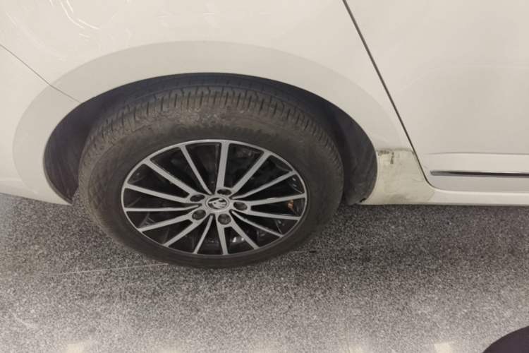 Used Skoda Octavia 2019 1.5L Automatic Smart Drive Luxury Edition China V Standard Right Rear Wheel Hub