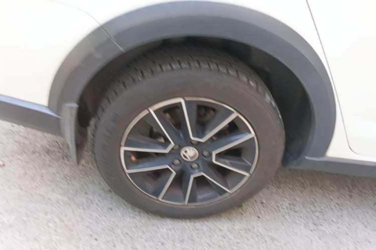 Used Skoda Octavia 2019 TSI230 DSG Luxury Edition Station Wagon China V Standard Right Rear Wheel Hub