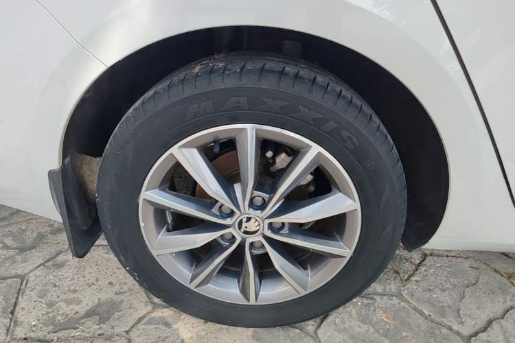 Used Skoda Octavia 2019 TSI230 DSG Smart & Comfort Edition China VI Standard Right Rear Wheel Hub