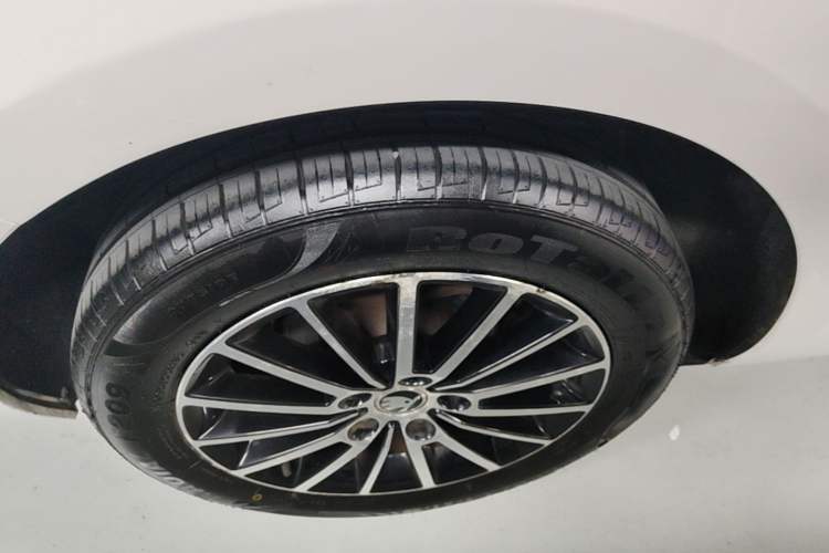 Used Skoda Octavia 2019 TSI230 DSG Luxury Edition Right Rear Wheel Hub