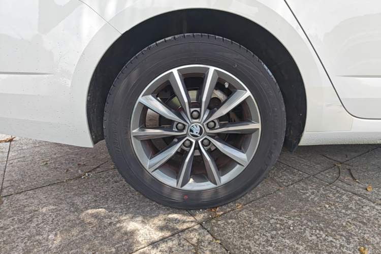 Used Skoda Octavia 2019 1.5L Automatic SmartDrive Comfort Edition China V Standard Right Rear Wheel Hub