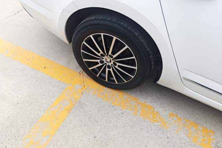 Used Skoda Octavia 2019 1.5L Automatic Smart Drive Luxury Edition China VI Standard Right Rear Wheel Hub