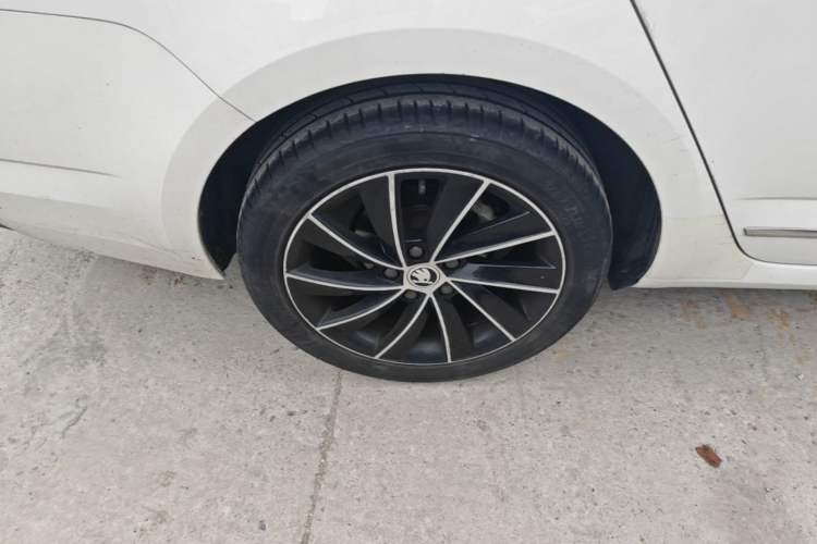 Used Skoda Octavia 2019 TSI280 DSG SmartDrive Luxury Edition China VI Right Rear Wheel Hub