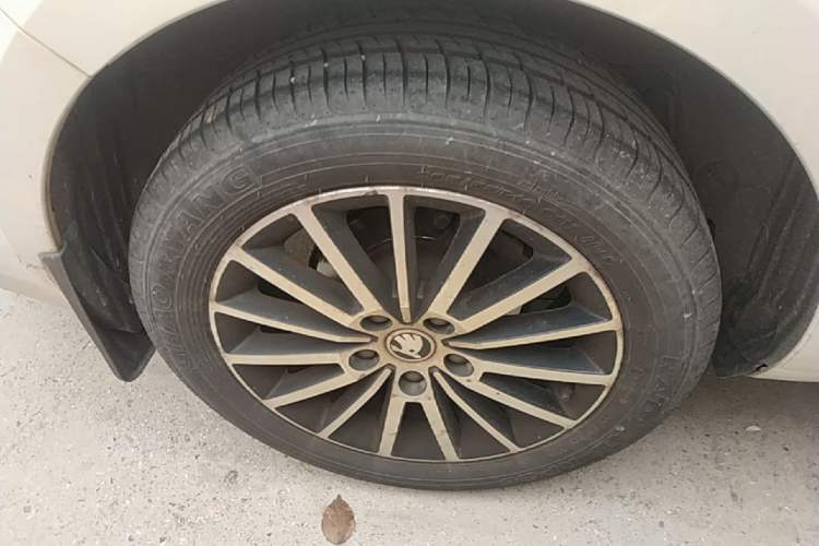 Used Skoda Octavia 2019 TSI230 DSG Luxury Edition Right Rear Wheel Hub