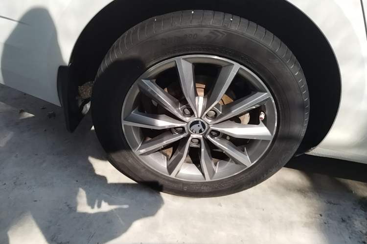 Used Skoda Octavia 2019 1.5L Automatic SmartDrive Comfort Edition China VI Standard Right Rear Wheel Hub