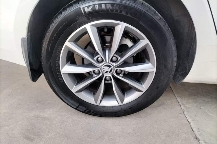 Used Skoda Octavia 2019 1.5L Automatic SmartDrive Comfort Edition China VI Standard Right Rear Wheel Hub