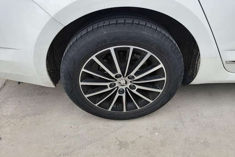 Used Skoda Octavia 2019 TSI230 DSG SmartDrive Luxury Edition China VI Right Rear Wheel Hub