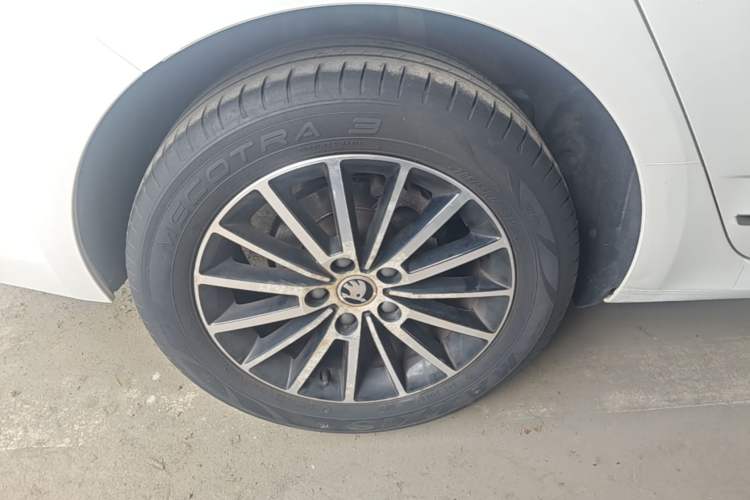 Used Skoda Octavia 2019 1.5L Automatic Smart Drive Luxury Edition China V Standard Right Rear Wheel Hub