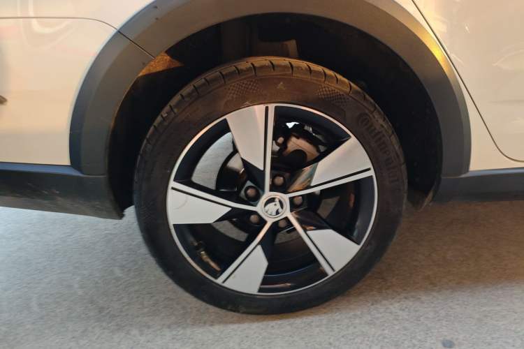 Used Skoda Octavia 2019 TSI280 DSG Luxury Edition Station Wagon China VI Standard Right Rear Wheel Hub