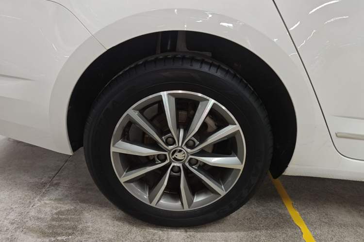 Used Skoda Octavia 2019 1.5L Automatic SmartDrive Comfort Edition China VI Standard Right Rear Wheel Hub