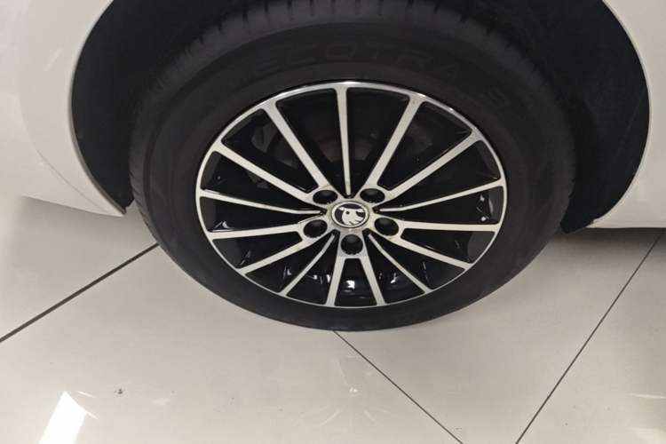 Used Skoda Octavia 2019 1.5L Automatic Smart Drive Luxury Edition China VI Standard Right Rear Wheel Hub