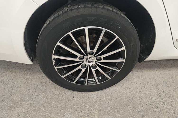 Used Skoda Octavia 2019 1.5L Automatic Luxury Edition Right Rear Wheel Hub