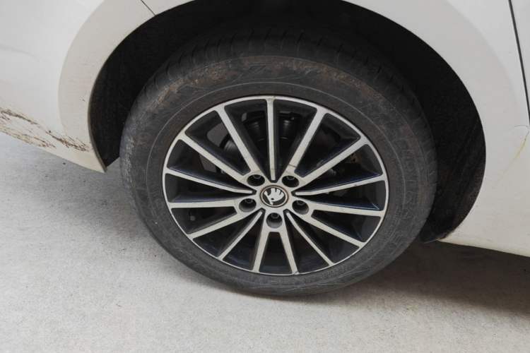 Used Skoda Octavia 2019 1.5L Automatic SmartDrive Comfort Edition China V Standard Right Rear Wheel Hub