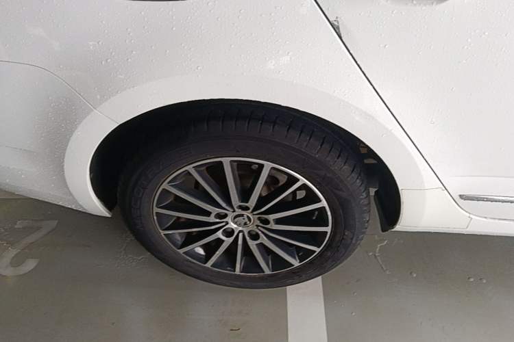 Used Skoda Octavia 2019 TSI230 DSG SmartDrive Luxury Edition China VI Right Rear Wheel Hub