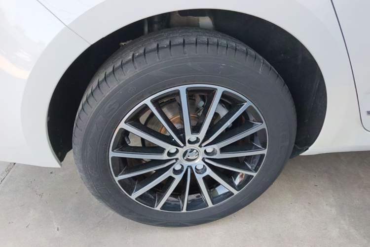 Used Skoda Octavia 2019 TSI230 DSG Luxury Edition Right Rear Wheel Hub