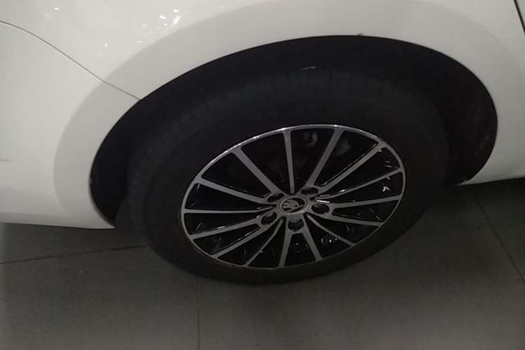 Used Skoda Octavia 2019 TSI230 DSG SmartDrive Luxury Edition China VI Right Rear Wheel Hub