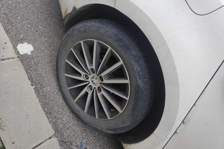 Used Skoda Octavia 2019 1.5L Automatic Luxury Edition Right Rear Wheel Hub