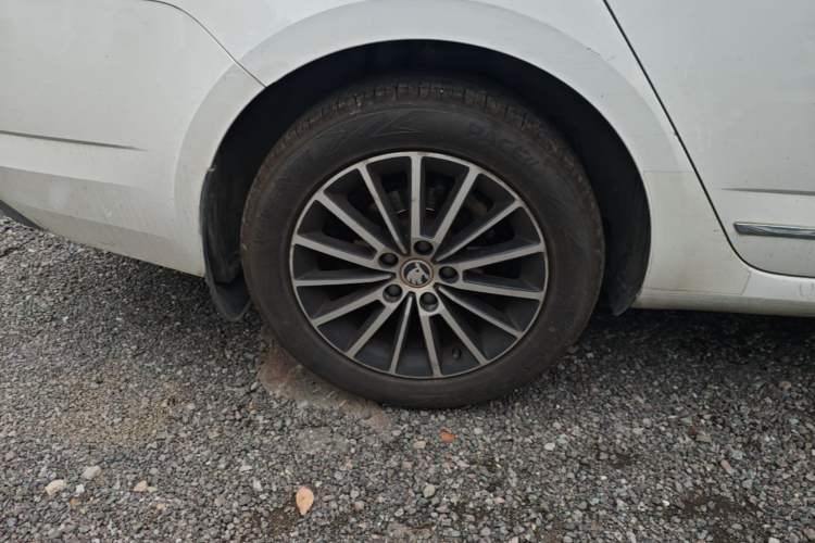 Used Skoda Octavia 2019 TSI230 DSG Luxury Edition Right Rear Wheel Hub