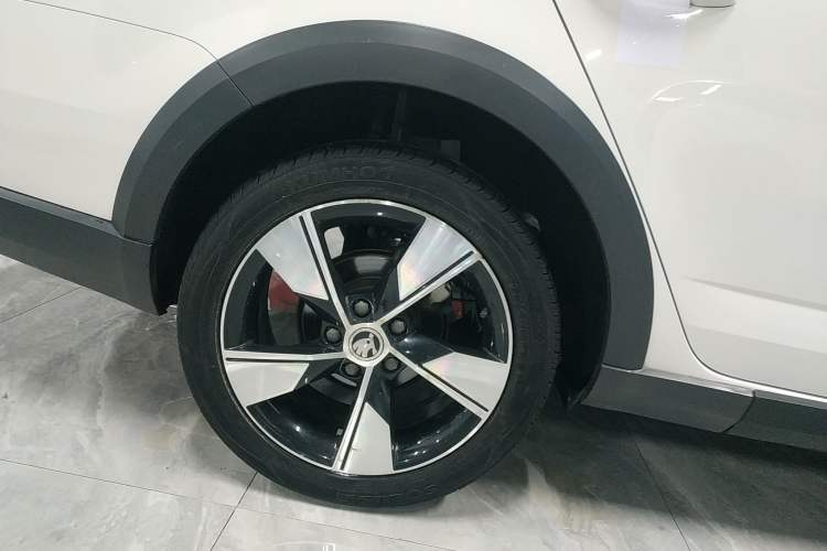 Used Skoda Octavia 2019 TSI280 DSG Luxury Edition Station Wagon China VI Standard Right Rear Wheel Hub