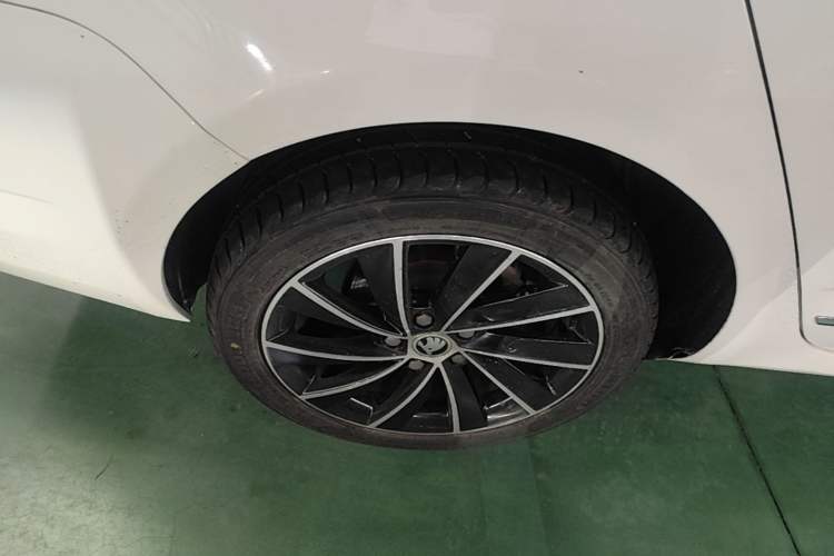Used Skoda Octavia 2019 TSI280 DSG SmartDrive Luxury Edition China V Standard Right Rear Wheel Hub