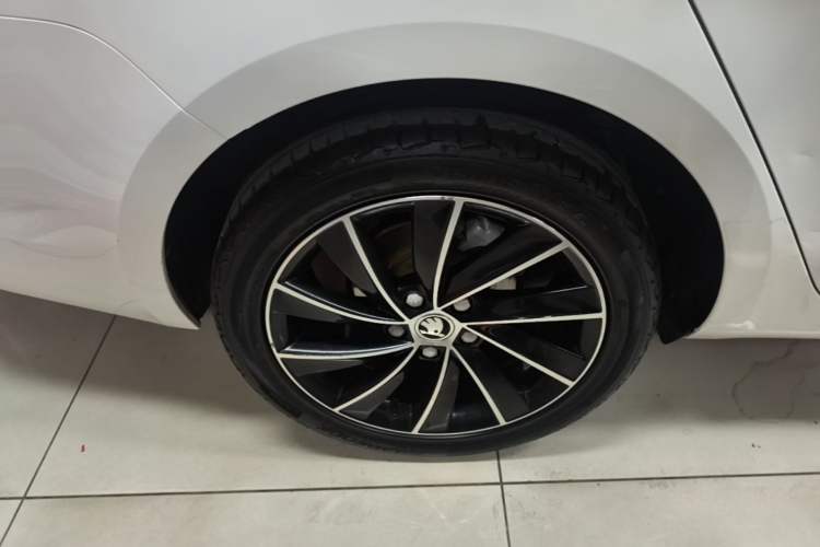 Used Skoda Octavia 2019 TSI280 DSG SmartDrive Luxury Edition China VI Right Rear Wheel Hub