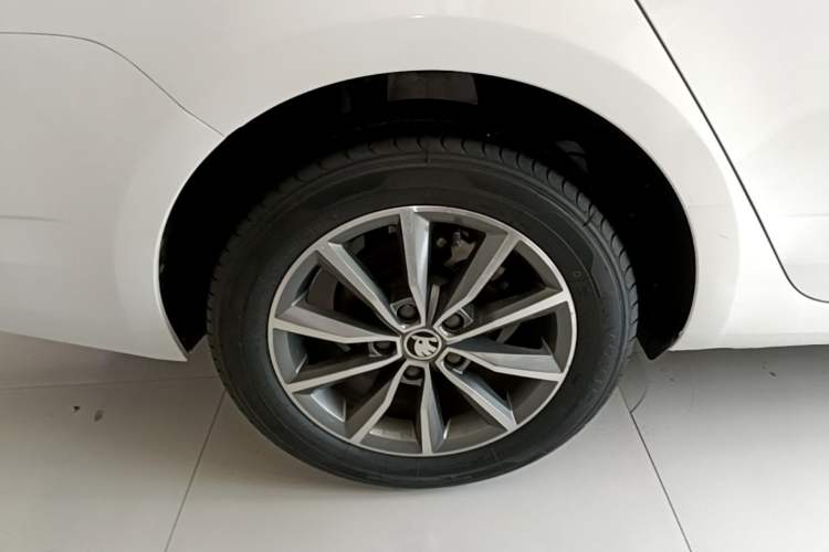 Used Skoda Octavia 2019 1.5L Automatic SmartDrive Comfort Edition China VI Standard Right Rear Wheel Hub