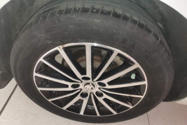 Used Skoda Octavia 2019 1.5L Automatic Smart Drive Luxury Edition China VI Standard Right Rear Wheel Hub