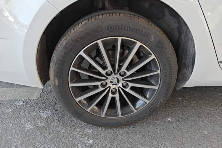 Used Skoda Octavia 2019 1.5L Automatic Smart Drive Luxury Edition China VI Standard Right Rear Wheel Hub
